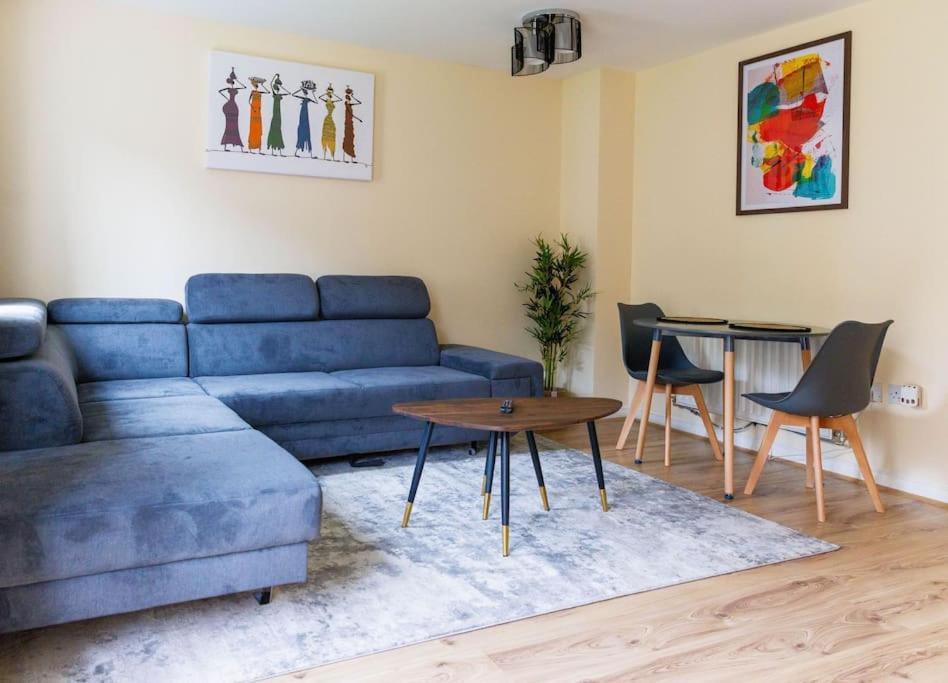 Stylish 3 Bedroom And Free Parking Thamesmead  Esterno foto