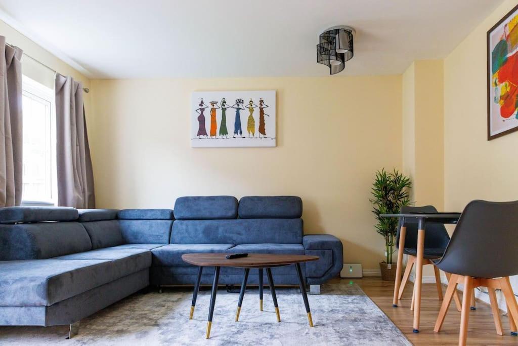 Stylish 3 Bedroom And Free Parking Thamesmead  Esterno foto