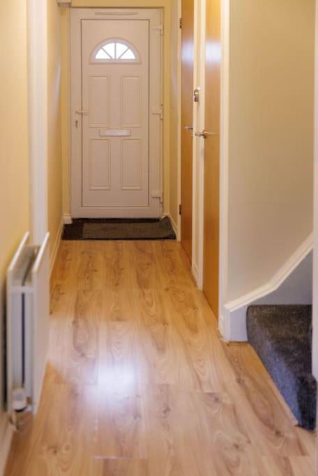 Stylish 3 Bedroom And Free Parking Thamesmead  Esterno foto